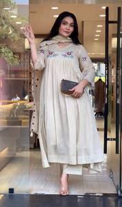 Conjunto de Kurti de Tela Romana para Mujer, Pantalón y Dupatta con Bordado, Corte Regular, Informal/Para Fiestas, Secado Rápido, Protección Solar - Product Image 1