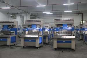 Machine de fabrication d'étiquettes de porte-clés en plastique, de porte-clés, de cartes nominatives et d'étiquettes de bagages en Chine - Product Image 5