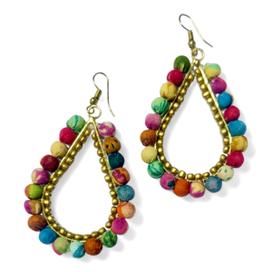 Pendientes de Aro Bohemios Ecológicos Chapados en Oro de 3 mm de Grosor con Perlas de Imitación y Bolas de Tela Coloridas para Moda - Product Image 4