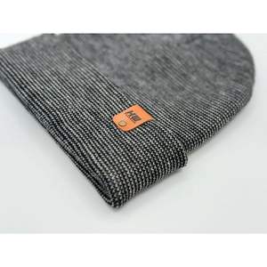 Gorro de Punto Tradicional con Puño Negro/Gris - Product Image 3