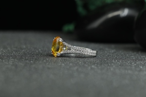 แหวนพลอยสีเหลืองรูปไข่สำหรับผู้หญิง เงินแท้ 925 แหวนหมั้นแบบแยกส่วนประดับซิทริน มอยส์ซาไนต์ และเพชร ขายส่ง - Product Image 4