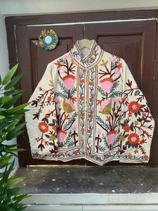 Chaqueta de terciopelo bordada Suzani, abrigo floral de lujo estilo bohemio, chaqueta artesanal de estilo llamativo, chaqueta de terciopelo estilo vintage, ropa para festivales - Product Image 4