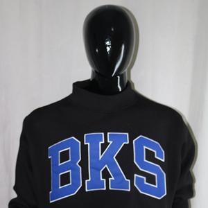 Sudadera BKS Mock Neck 450 GSM con nombre personalizado, bordado en aplique, corte holgado, 100% algodón, felpa francesa. - Product Image 4
