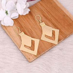Pendientes Colgantes Hechos a Mano de Diseño Único y Alta Calidad, Pendientes de Latón Chapados en Oro, Joyería Elegante para Mujer - Product Image 3