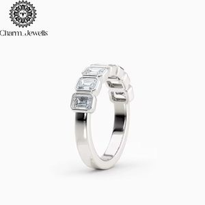 Bague de fiançailles et d'éternité classique pour femme en or jaune avec moissanite taille coussin, sertie à griffes, certifiée IGI - Charm_Jewells - Product Image 3