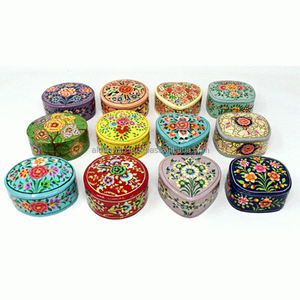 Boîte à bijoux décorative ronde en papier mâché à motifs floraux, écologique, pour ranger les chaînes et les petites bagues, fabriquée en Inde - Product Image 2