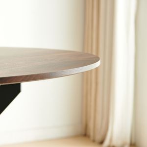 Tavolo da Pranzo Moderno Mid-Century da 107 cm con Piano in MDF Finitura Legno Nero e Base a Piedistallo per 4-6 Persone, Tavolo d'Appoggio per Comfort e Stile - Product Image 3