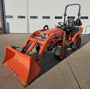 Tracteur compact Kubota BX2380 de qualité supérieure avec tondeuse à montage central, facile à utiliser, moteur fiable et prix de gros disponible - Product Image 5