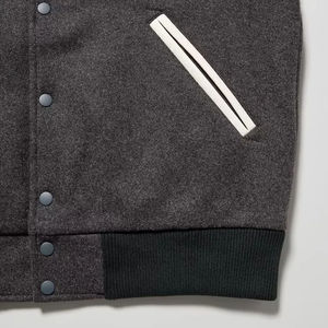 Chaqueta Varsity con Logotipo Bordado en Chenilla Personalizada al por Mayor para Hombre y Mujer, Cuello Alto, Mangas Largas, Chaqueta de Béisbol de Invierno - Product Image 4