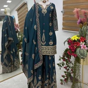 Traje Sharara de Seda Chinon Premium con Bordado de Lentejuelas y Dupatta para la Colección de Bodas a Precio de Mayoreo - Product Image 5