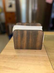 Porta Servilletas de Madera Artesanal Clásico, Duradero y Ecológico |   Organizador de Mesa de Madera para Cocina - Product Image 4