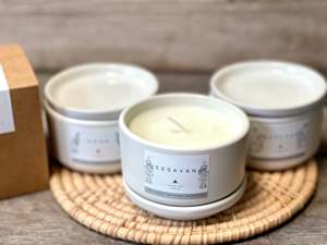 Bougie parfumée artisanale en cire de soja, parfum oriental, écologique, dans un pot en céramique décoratif moderne pour l'aromathérapie à domicile - Product Image 1