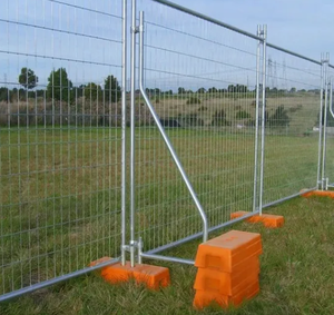Clôture temporaire robuste avec base et pince pour le contrôle des foules sur les chantiers de construction - Product Image 4
