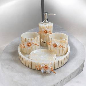 Ensemble de salle de bain élégant en résine, 5 pièces, distributeur de savon rond, porte-brosse à dents, plateau avec motif floral, facile à nettoyer - Product Image 6