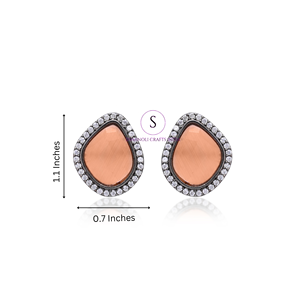 ต่างหูเงินชุบออกซิไดซ์ประดับด้วยหิน ดีไซน์โดดเด่น เครื่องประดับผู้หญิงแบบดั้งเดิม เหมาะสำหรับงานแต่งงาน ฮัลดี เมห์นดี และงานสังกีต - Product Image 1