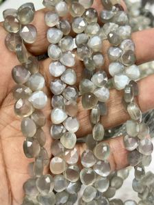 Perles Briolette en Pierre de Lune Grise Naturelle Facettée en Forme de Cœur, Taille 6-7mm environ. Fil de 8 pouces - Product Image 6