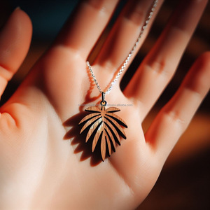 สร้อยคอและจี้ Aloha เครื่องประดับฮาวายทํามือพร้อมเสน่ห์เขตร้อนแท้ - Product Image 3