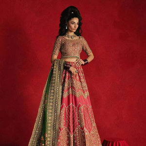 Vestido de novia pakistaní premium con perfil lateral azul hielo brillante, maxi vestido nupcial con falda de tul fluida y cristales densos - Product Image 1