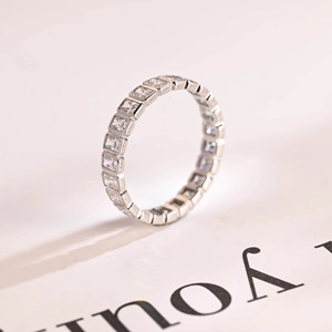 Anillo de Eternidad de Oro Blanco de 14K con Diamantes Cultivados en Laboratorio de Corte Radiante - Product Image 3