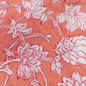 Tissu en popeline de coton à motifs floraux 53/54 pouces 100 g/m² pour filles, imprimé botanique rouge et blanc, respirant, tissé, poids moyen, textile de maison - Product Image 2