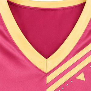 Ensemble de pyjama personnalisé pour femme en satin rose fuchsia, haut à manches courtes col en V et short avec bordure jaune contrastante, vêtements de nuit doux, fabrication OEM personnalisée - Product Image 4