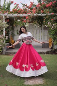 Lehenga Choli de seda romana para mujer, falda con rayas y trabajo de espejo, vestido tradicional para la fiesta de Navratri - Product Image 6