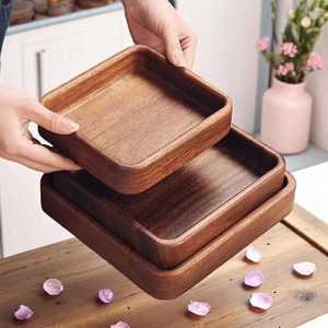 Ensemble de plateaux de service en bois rustique, design carré réutilisable, finition bois naturel, vaisselle de cuisine par Curio Craft - Product Image 1