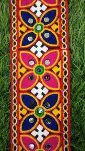 Dentelle Gamthi douce et résistante avec une finition de qualité supérieure, idéale pour les créateurs de boutiques et les exportateurs de vêtements. - Product Image 2