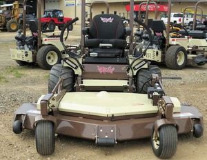 Tondeuse à gazon fiable Grasshopper 900D disponible à la vente, dotée d'un moteur de 25 chevaux, de lames commerciales durables et d'un maniement fluide. - Product Image 3