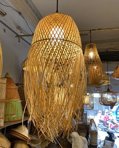 Abat-jour suspendus artisanaux vietnamiens en rotin, jonc de mer et bambou – Luminaires suspendus naturels tissés à la main pour la maison, les cafés et les restaurants - Product Image 4