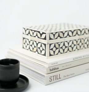 Cajas de Nácar de Calidad Artesanal Diseñadas para Almacenamiento Elegante de Recuerdos y Uso como Acento Interior - Product Image 4