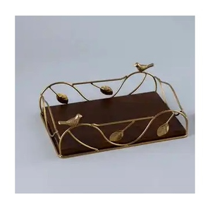 Bandeja de Madera Rústica con Asa Metálica de Forma Cuadrada para Servir Comida, Bandeja de Madera Personalizada con Múltiples Opciones, Bandejas de Madera a Precio Económico - Product Image 5