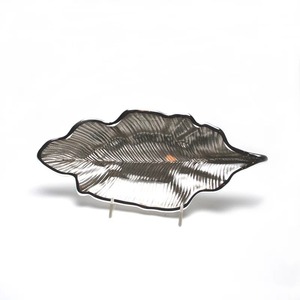 Bandeja Decorativa de Metal con Hojas, Forma Irregular, Diseño Moderno con Patrón de Plantas, Pieza Única para Decoración del Hogar - Product Image 2
