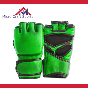Gants de boxe et de MMA professionnels en cuir PU avec logo personnalisé, fermeture réglable, antidérapants, sangle de poignet ajustable, fabriqués au Pakistan - Product Image 5