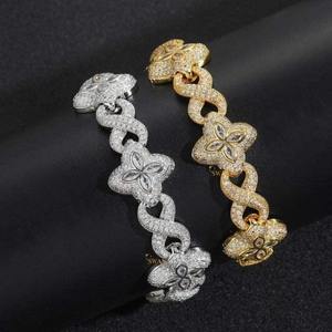 Vente flash - Bracelet cubain à maillons en forme de fleur à quatre feuilles en argent 925 avec diamants VVS pour la mode quotidienne et les fêtes, disponible au prix d'exportation - Product Image 3