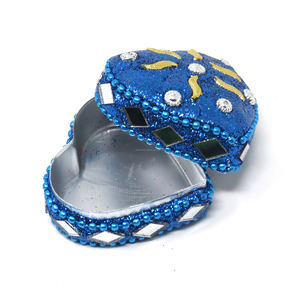 Boîte à pilules de forme personnalisée avec paillettes, boîte organisatrice de bijoux perlée, boîte cadeau portable en forme de cœur, artisanat indien - Product Image 6