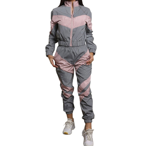 Conjunto Deportivo de Mujer 100% Algodón, Chaqueta Cortavientos y Pantalones Reflectantes con Bloques de Color, Ropa Deportiva Ligera para Exteriores, Venta al Por Mayor - Product Image 1