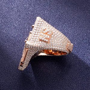 Bijoux personnalisés en or rose 14 carats massif avec diamants de laboratoire, lettres hip-hop rondes et taille baguette. - Product Image 2