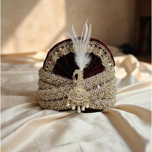 Turban de marié en velours bordeaux royal brodé avec des motifs de paon dorés Kalgi et Zardosi - Product Image 2