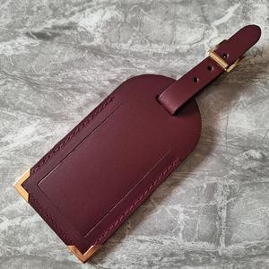 Étiquette de bagage en cuir personnalisée avec logo estampé or pour valises, idéale pour les voyages d'aventure, étiquette d'identification de bagages - Product Image 5