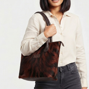 Sac fourre-tout d'été haut de gamme pour femme en cuir de vachette véritable avec logo personnalisé et fermeture éclair - Product Image 4