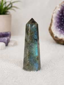 Tour de cristal de labradorite polie pour la concentration, la créativité, la protection et le bien-être émotionnel - Product Image 6