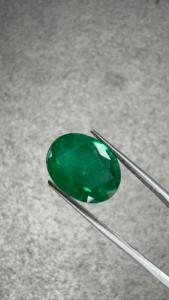 Émeraude naturelle zambienne de 5,26 carats, taille ovale, pierre précieuse verte certifiée GIA pour bijoux fins - Product Image 4