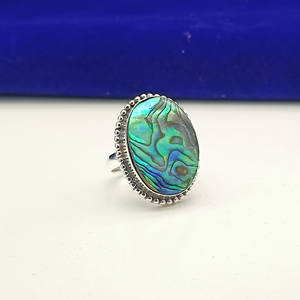 Anillo de Concha de Abulón Hecho a Mano, Joyería Oceánica Iridiscente, Anillo de Concha Marina, Regalo Boho para Ella - Product Image 3