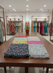 Tela de Popelina de Algodón Peinado, Ligera, Transpirable, Orgánica y Ecológica, Estampada en Varios Colores, con Diseño Liso, para Ropa de Niñas - Product Image 3