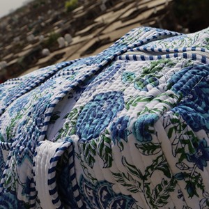 Large Quilted Cotton Duffel <b>Bag</b> Blue Floral Pattern Casual Travel Shoulder <b>Bag</b> High Capacity Weekend <b>Overnight</b> <b>Bag</b> - Product Image 5