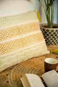 Cojines Boho Amarillo Mostaza y Naranja con Patrones Textiles Tradicionales y Decoración Rústica para el Hogar 16x24 - Product Image 6
