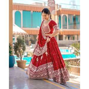 Diseñador de ropa india y pakistaní Hermoso trabajo de bordado Lehenga Choli - Product Image 2