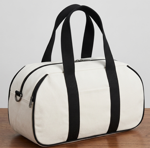 Sac de voyage en tissu recyclé conçu pour les voyages, les sports et les courts séjours, avec un espace spacieux, une manipulation facile et une utilisation fiable - Product Image 1