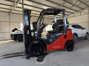 Montacargas Diésel Japonés Usado de 2 Toneladas, Tracción 4x4, Longitud de Horquilla de 1200 mm, Ancho de Horquilla de 500 mm, Motor Toyota 8F, Caja de Cambios, Rodamientos Importados - Product Image 2